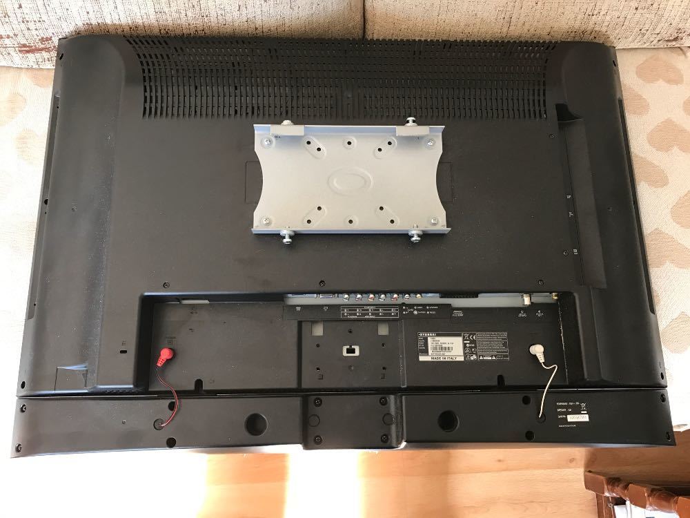 Hyundai 32" e320D lcd hd tv and monitor in london