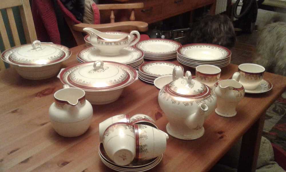 Vintage Dinner/Tea service in london
